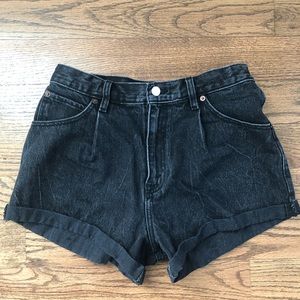 Pleated denim shorts